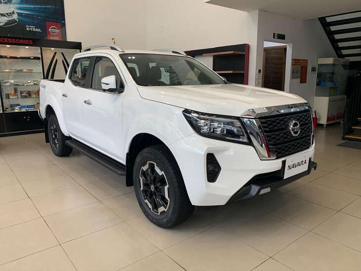 Tin tức giá xe: Nissan Navara giảm giá tới 190 triệu tại đại lý