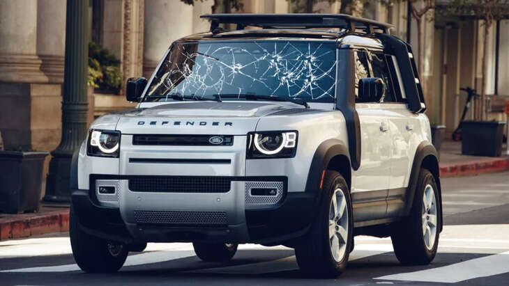 Chủ xe Land Rover Defender kiện vì 4 năm thay kính trước 5 lần