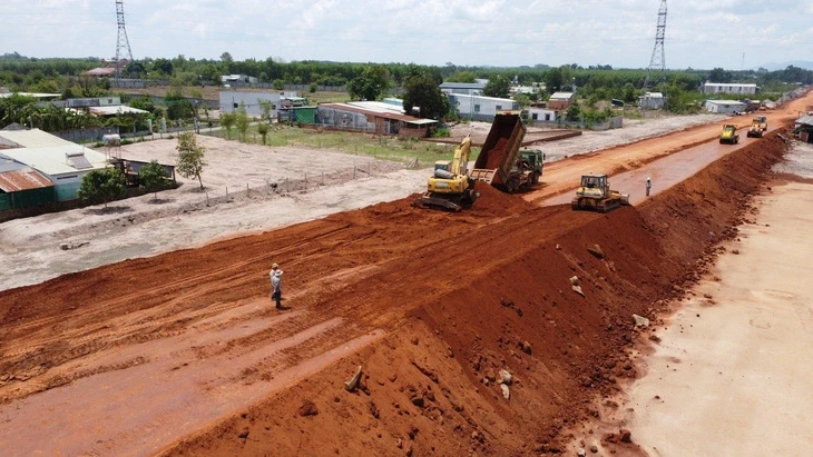 Cao tốc Biên Hòa - Vũng Tàu: Đừng vì thiếu đất đắp, lại để lỗi hẹn với dân