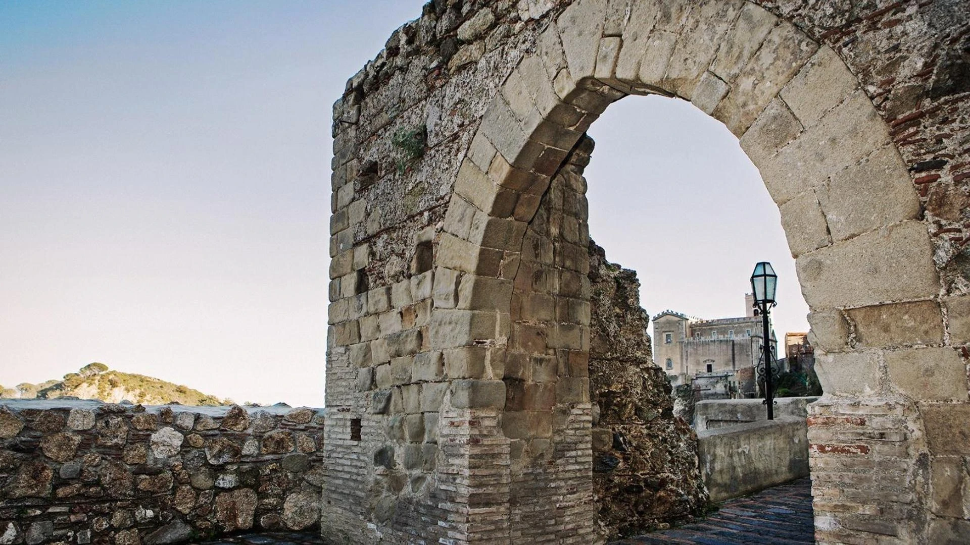 Taormina e dintorni, i tesori delle Terre dei miti e della bellezza da vedere e ascoltare