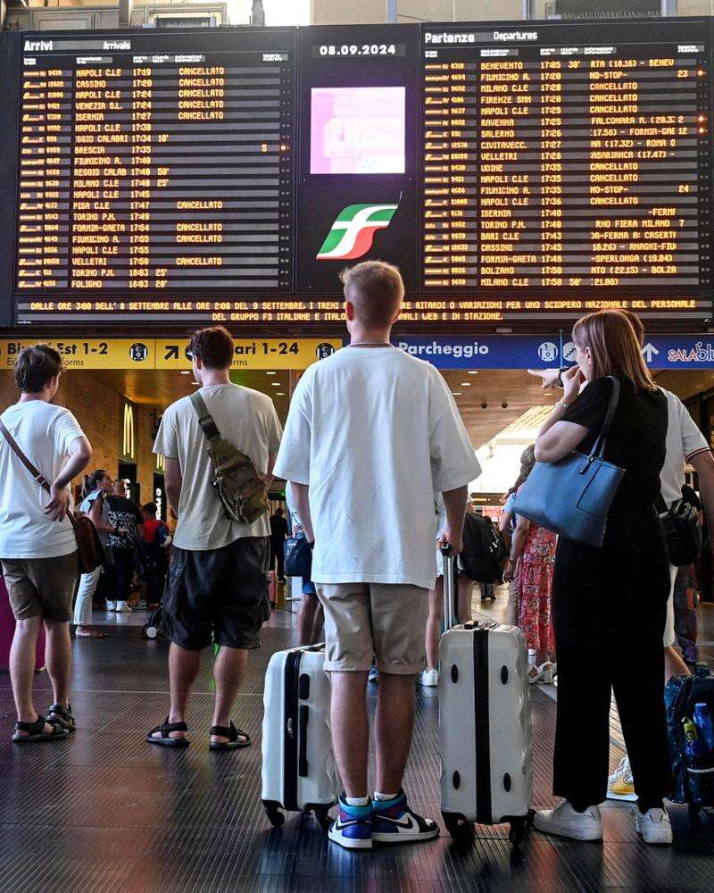 Scioperi a Ottobre, tutte le date da segnare. Stop ai trasporti locali, ferroviari, aerei ma anche sanità e scuola