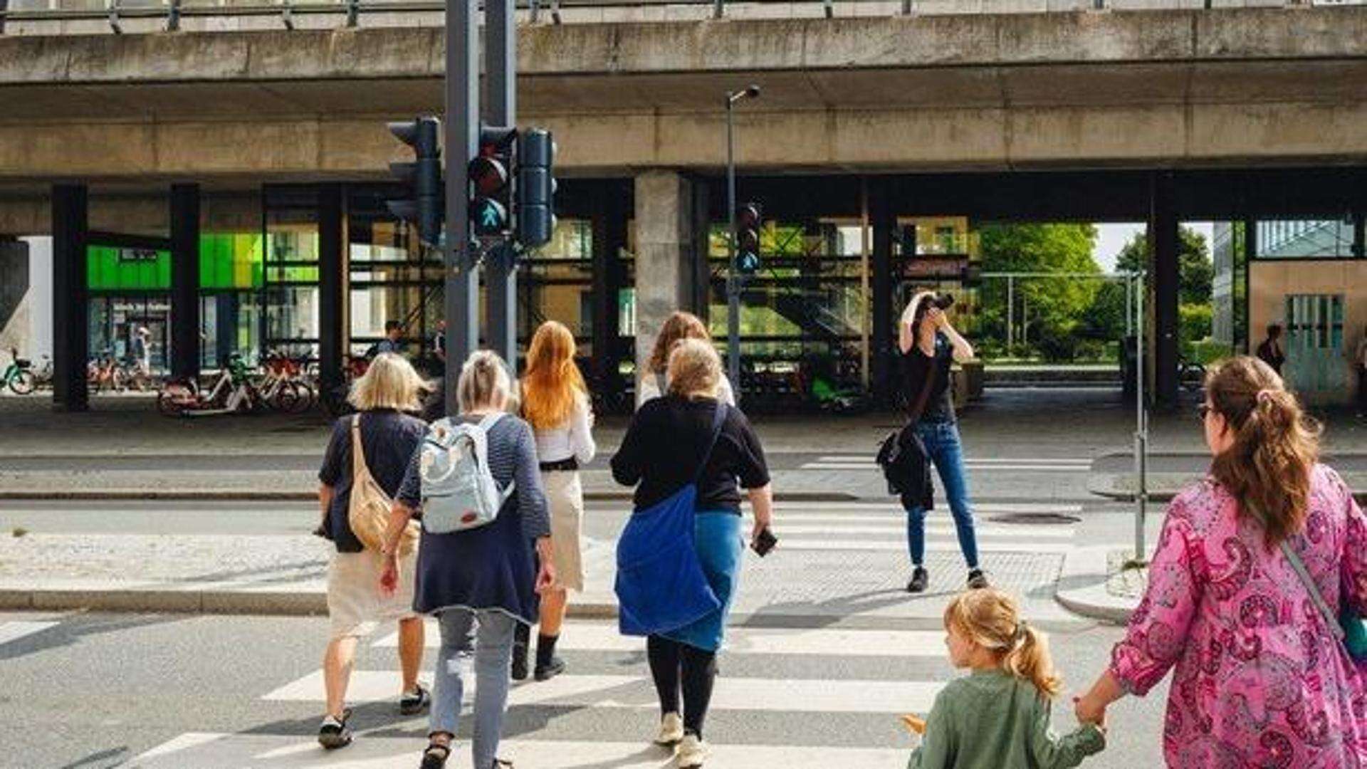 Sicurezza stradale, crescono gli investimenti di pedoni: a Roma sono sei al giorno