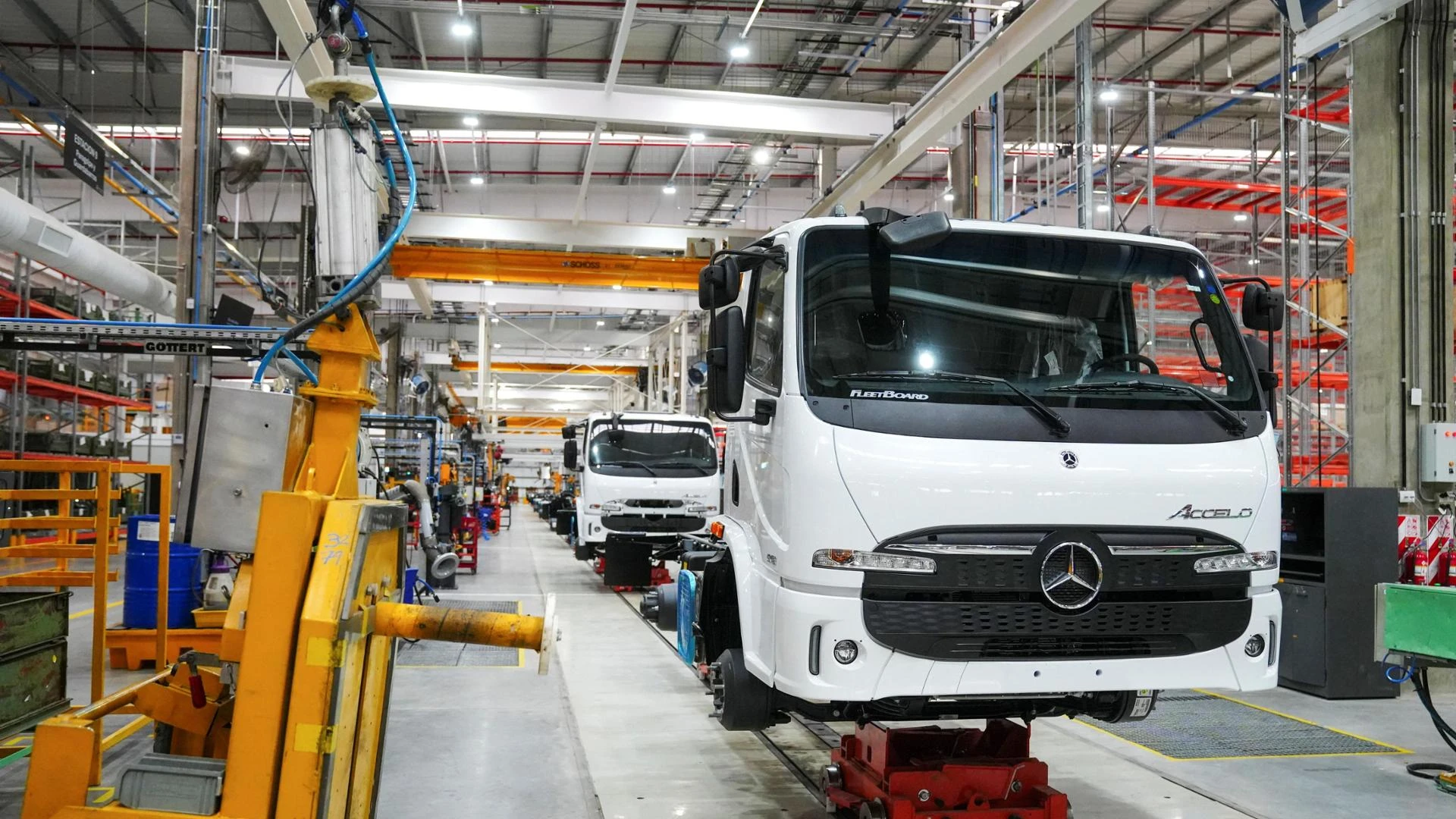 Tempi di guerra: Mercedes pensa al settore degli armamenti