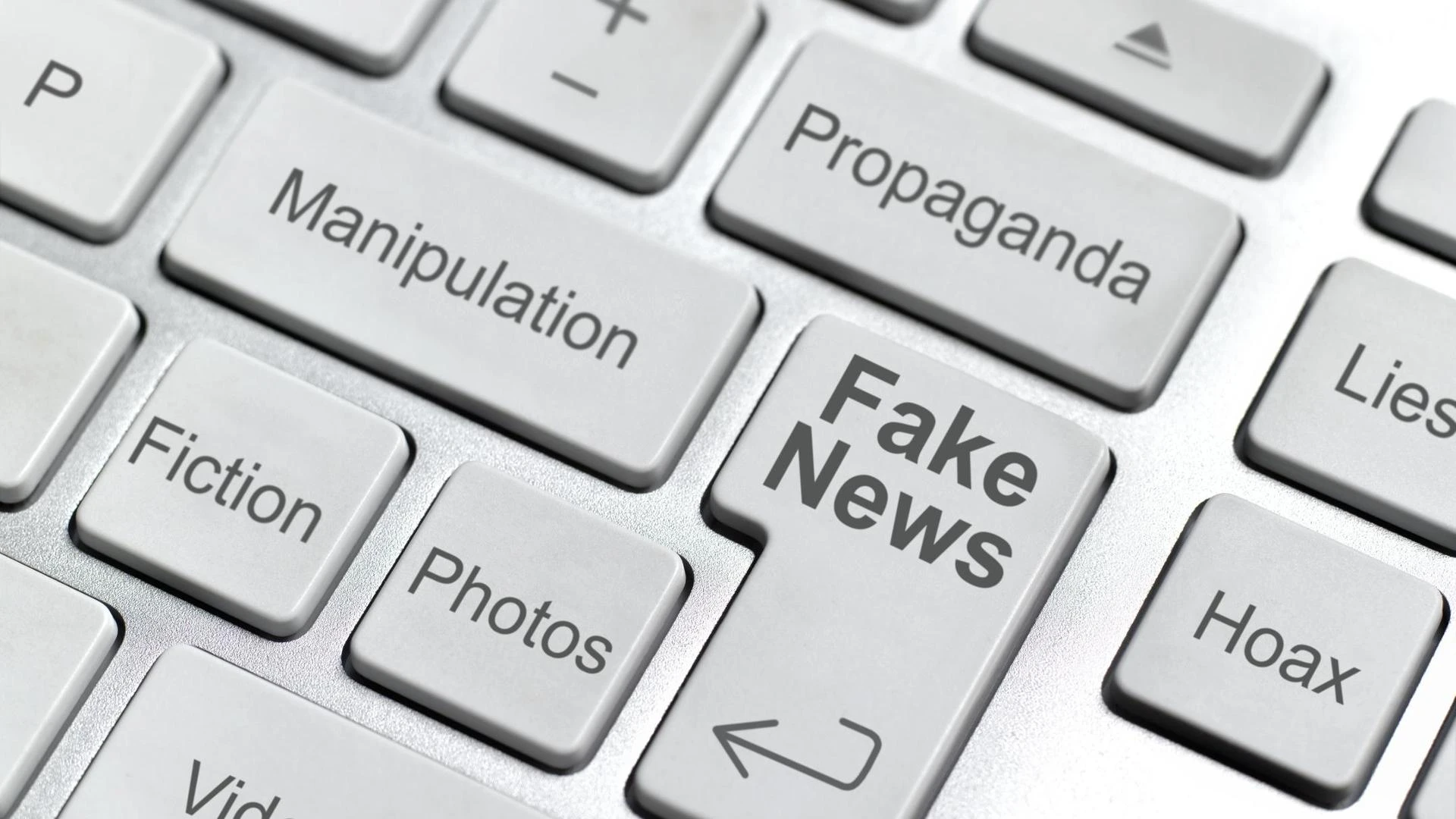 Cyberattacchi, manipolazioni e sorveglianza: ecco gli usi malevoli dell’intelligenza artificiale
