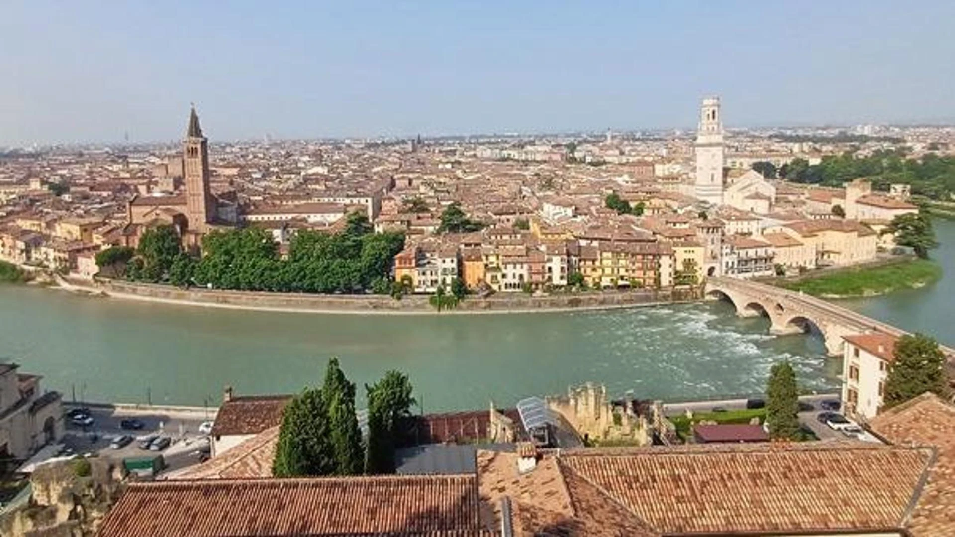48 ore a Verona, dove l’Adige racchiude storia, ricchezza e la più famosa storia d’amore