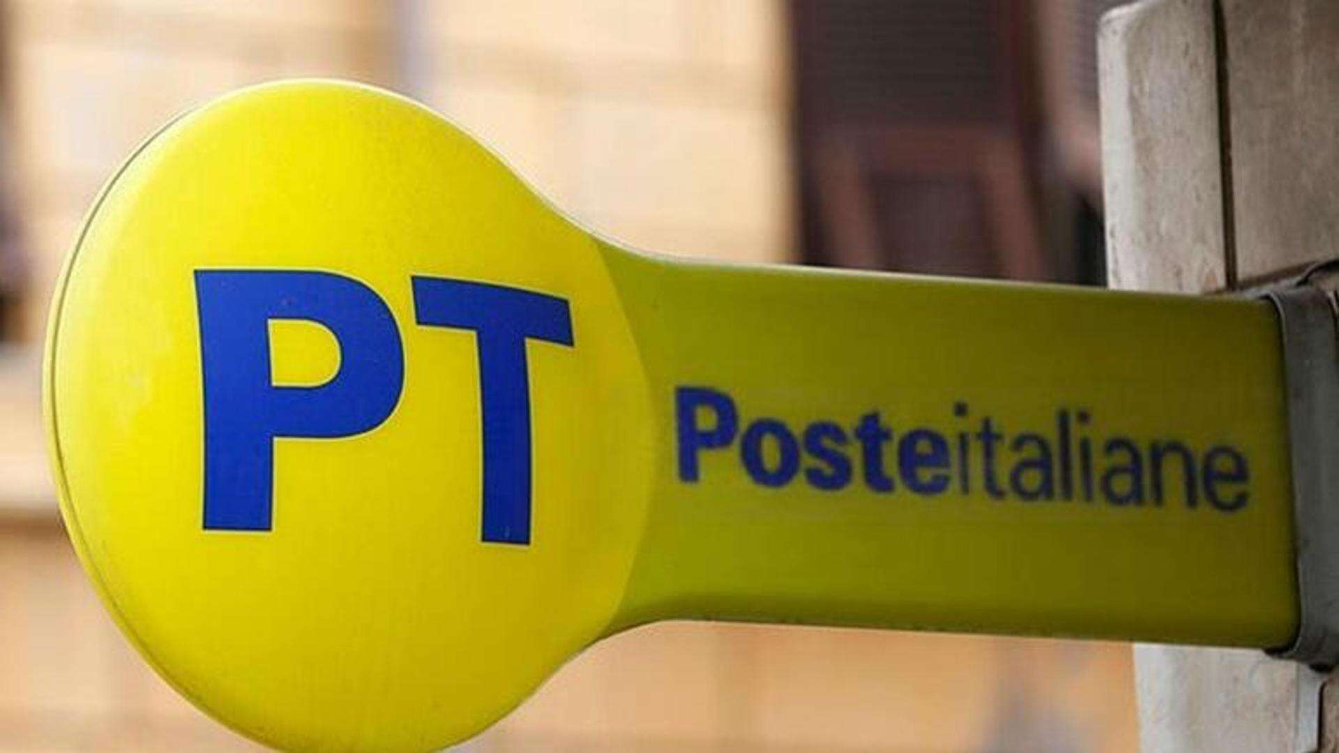 Napoli, fanno un buco nel muro e svaligiano l’ufficio postale