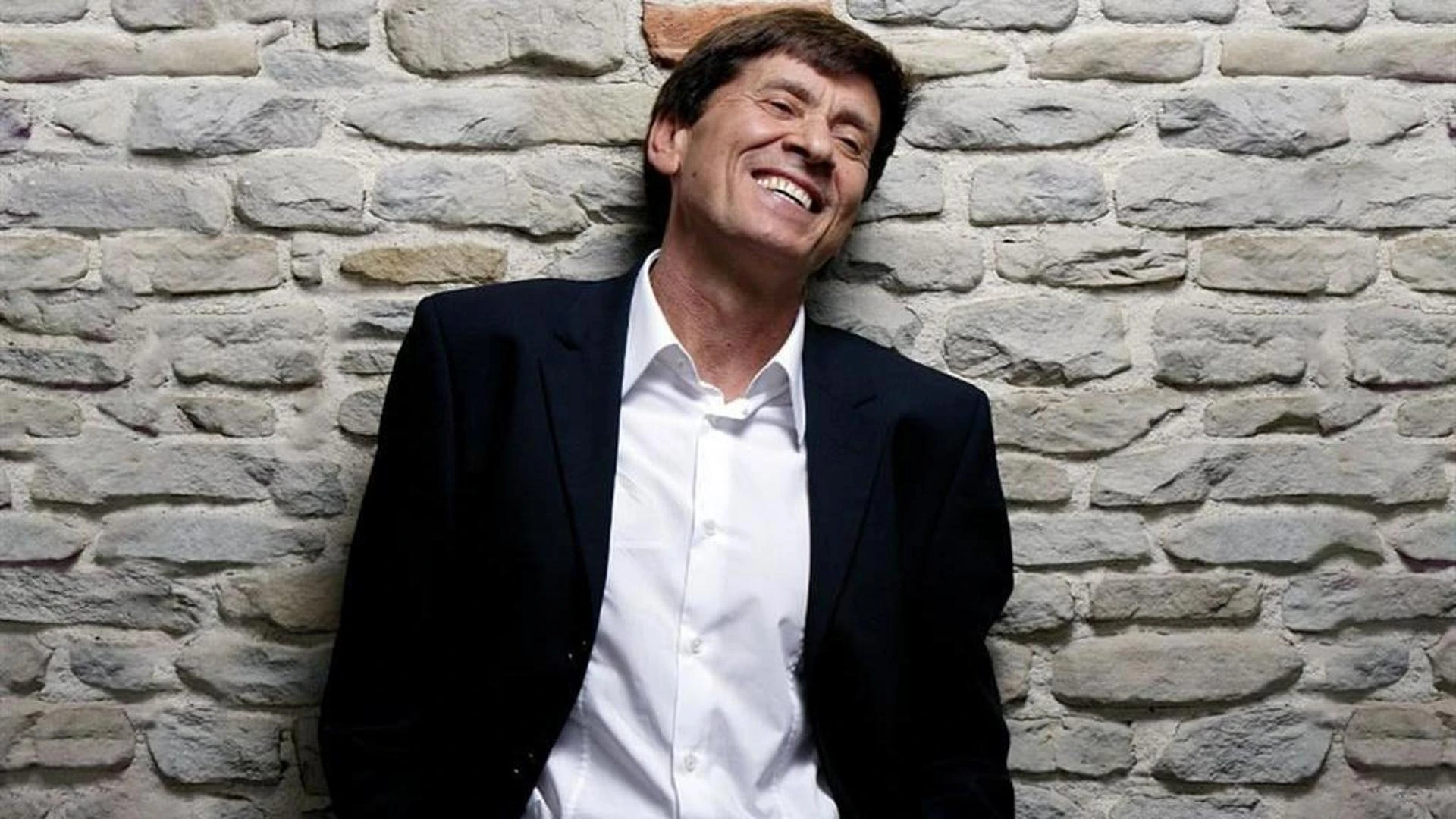 Gianni Morandi si prende una pausa dai suoi 3,2 milioni di follower