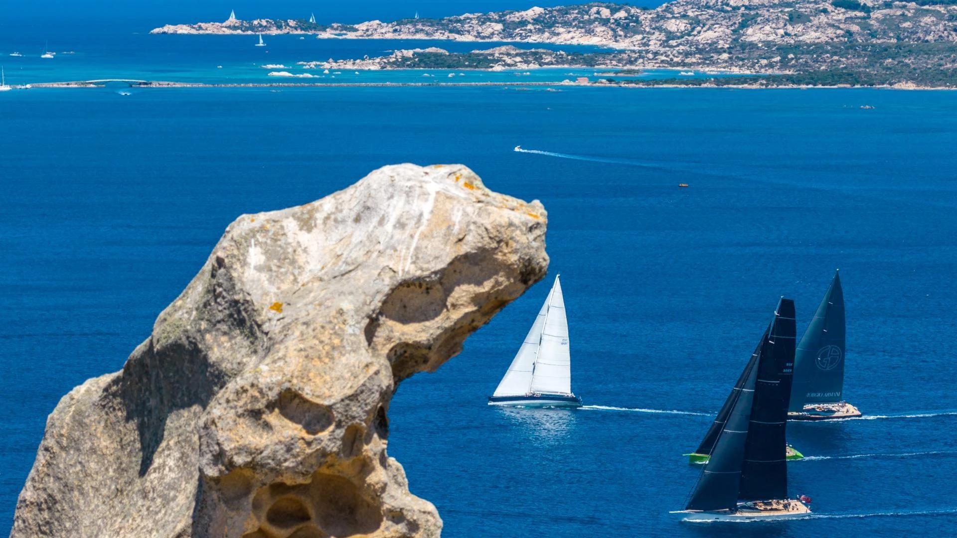 La Giorgio Armani Superyacht Regatta a Moat e Liberty Squared