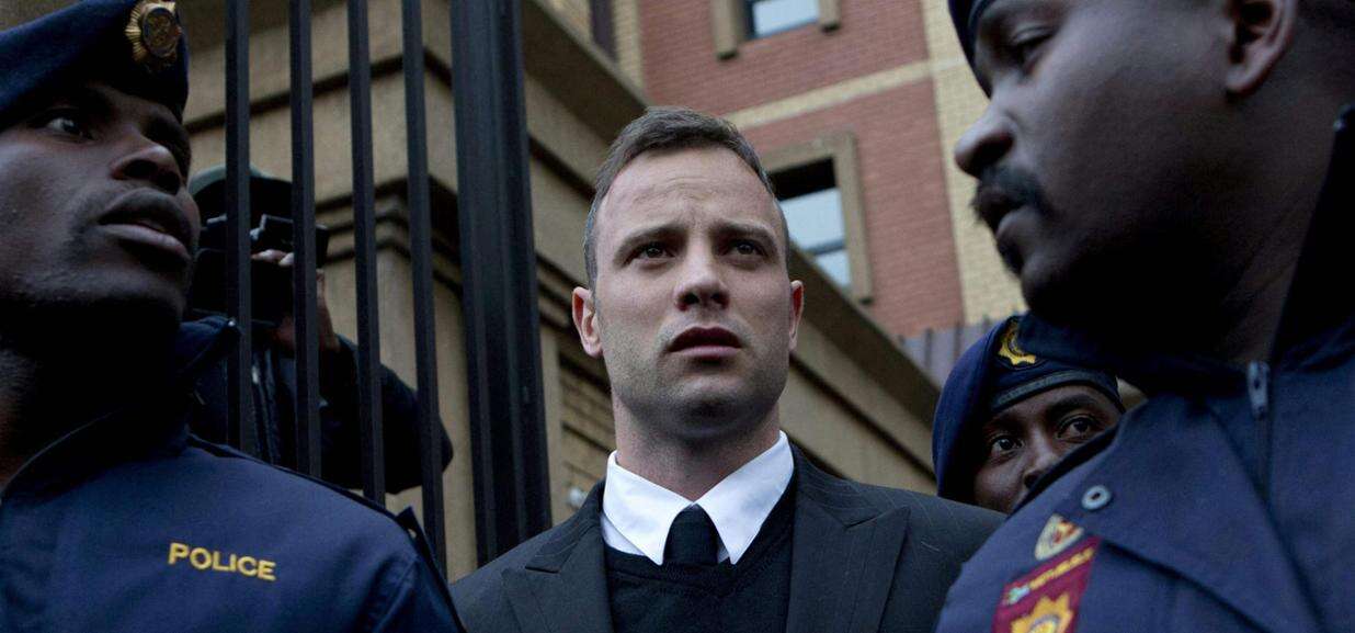 Pistorius, la nuova fidanzata e l’ira della famiglia dell’ex uccisa: “Potrebbe ripetere quello che ha fatto a Reeva”