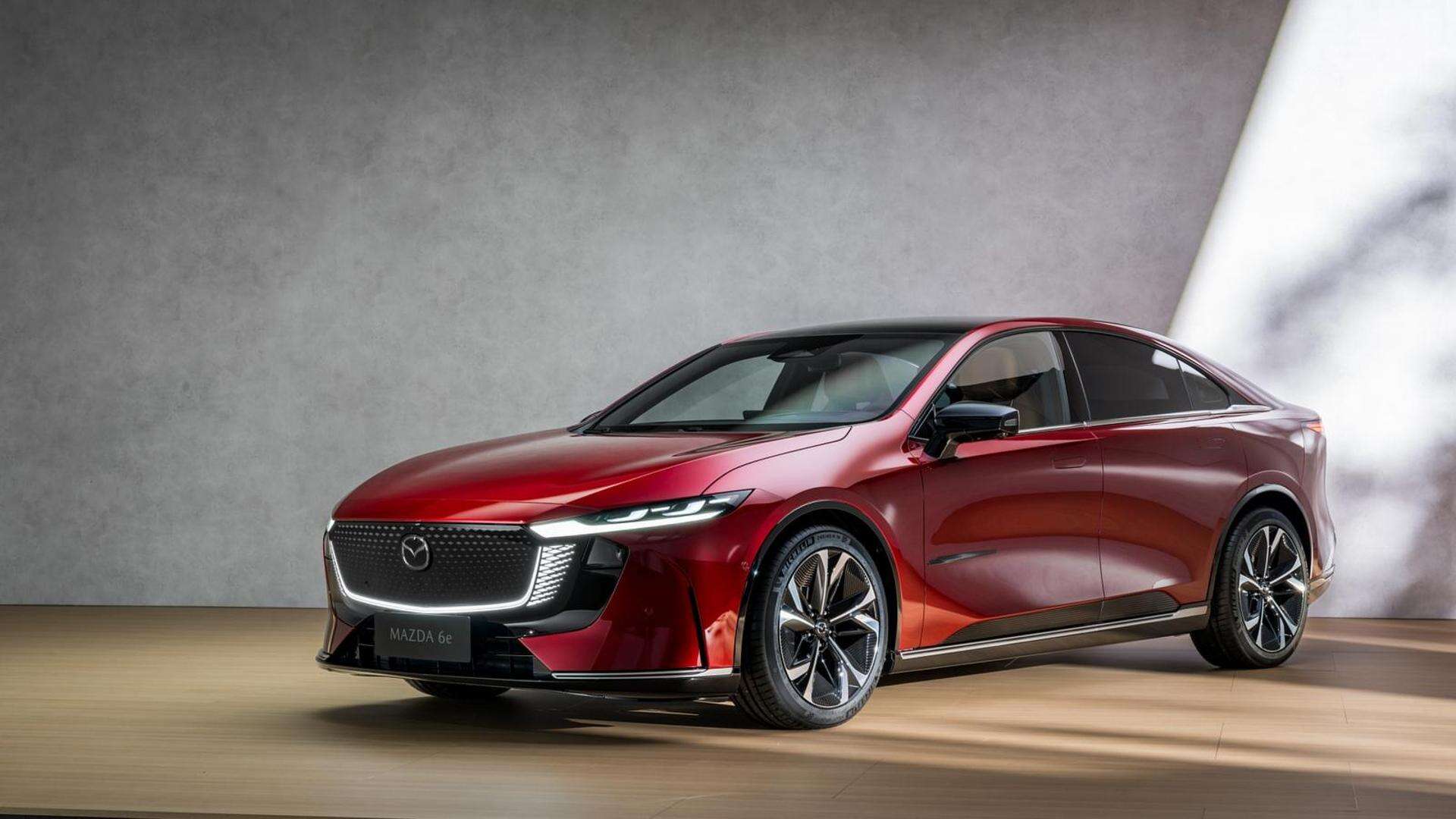 Mazda 6e, ecco la grande berlina elettrica da 550 km di autonomia