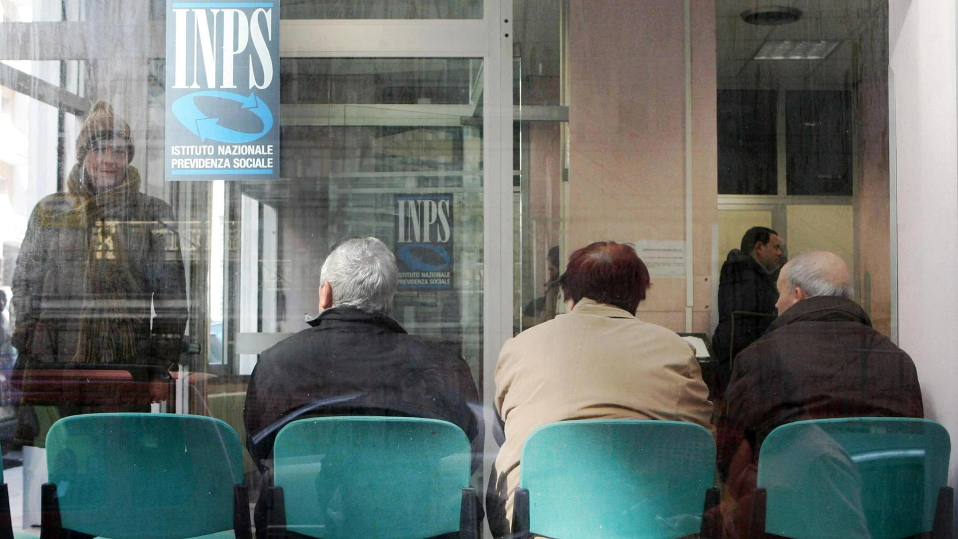 Pensioni: crollano le uscite anticipate e gli assegni delle donne
