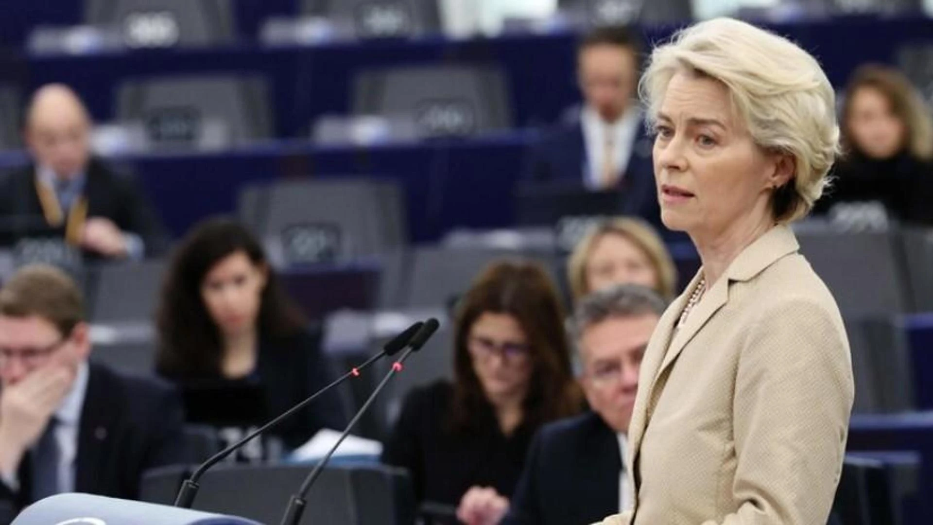 Sms segreti tra Von der Leyen e Pfizer. L'Ue: “Pronti a chiarire”
