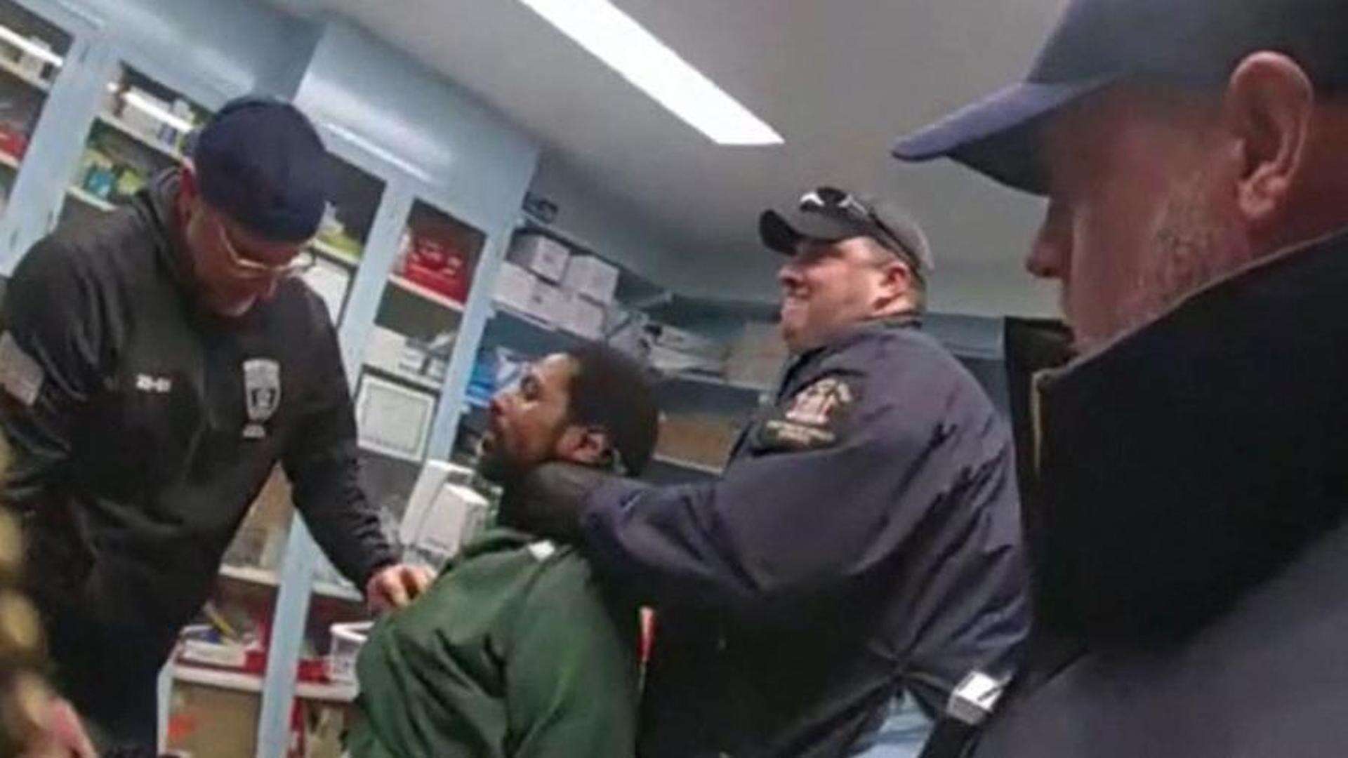 New York, pestato a morte in un carcere da 3 guardie, la procura diffonde il video choc