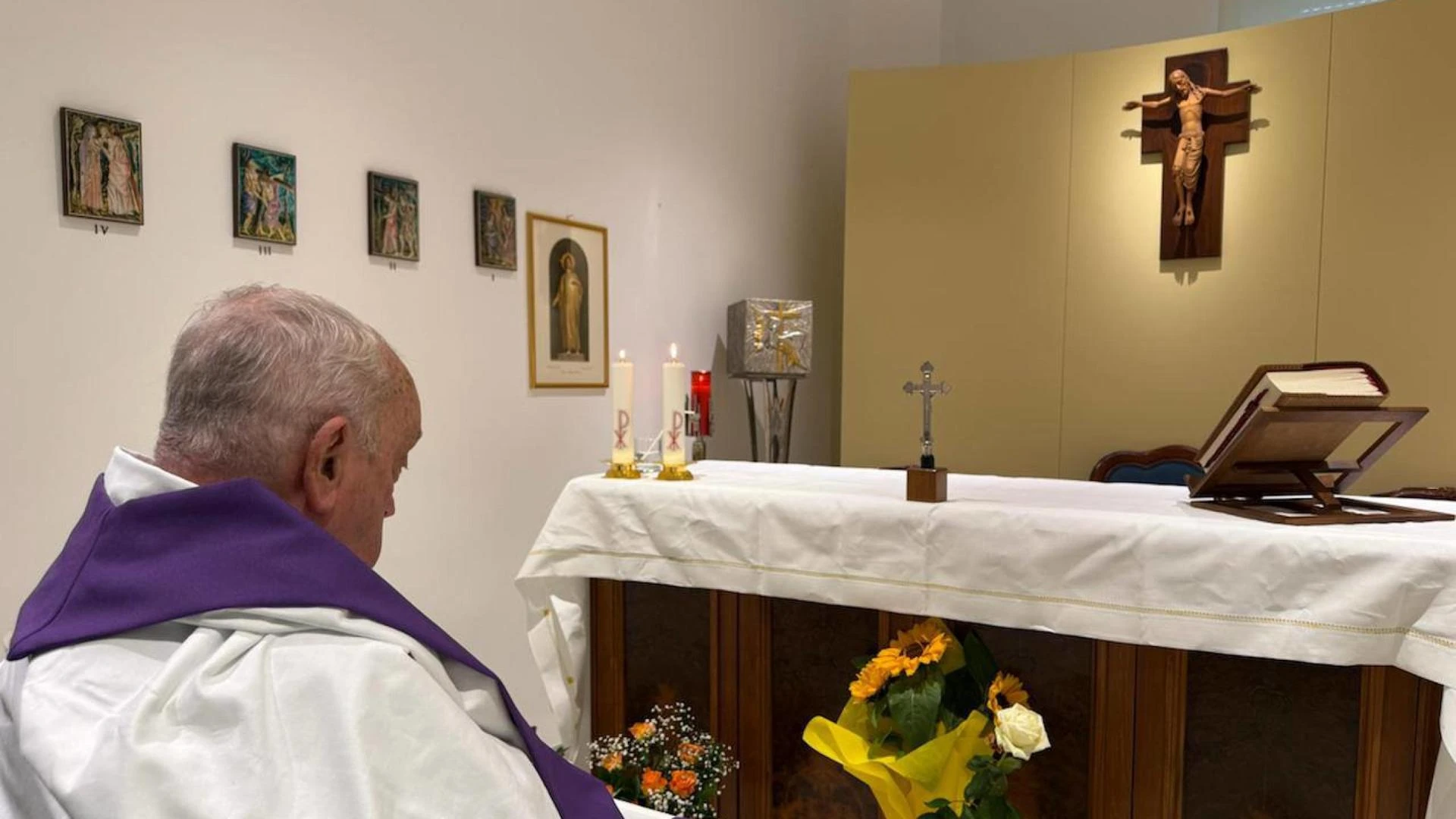Papa, nella notte niente maschera d’ossigeno ma solo naselli