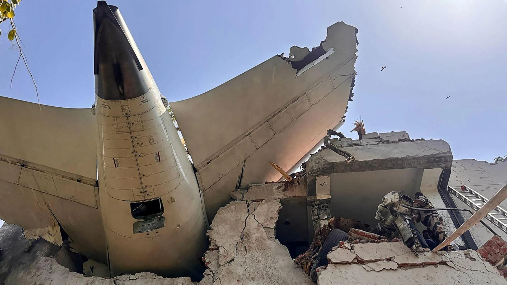 Incidente Air India: famiglia riceve resti sbagliati, caos nell’identificazione delle vittime