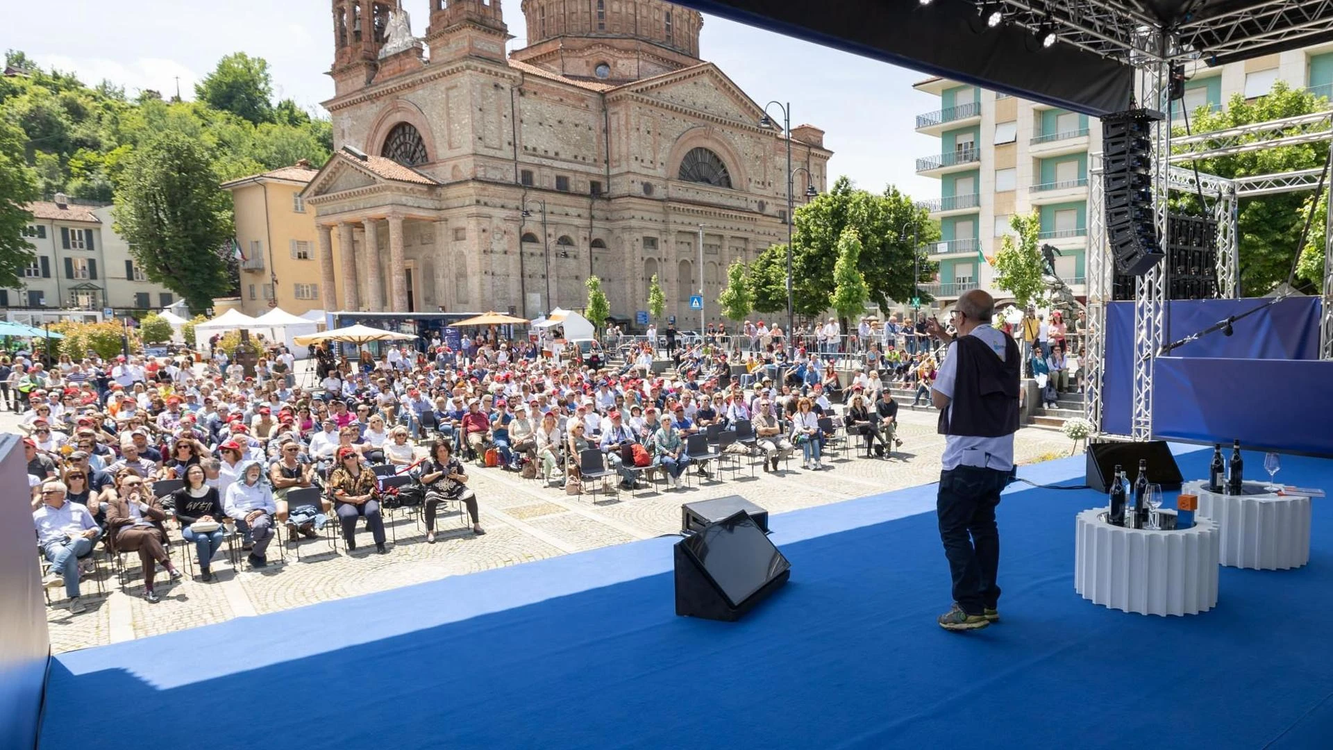 Ornella Muti, Carlo Conti, Ludovico Einaudi, Noa: l’avvio del Festival della tv è già un programma
