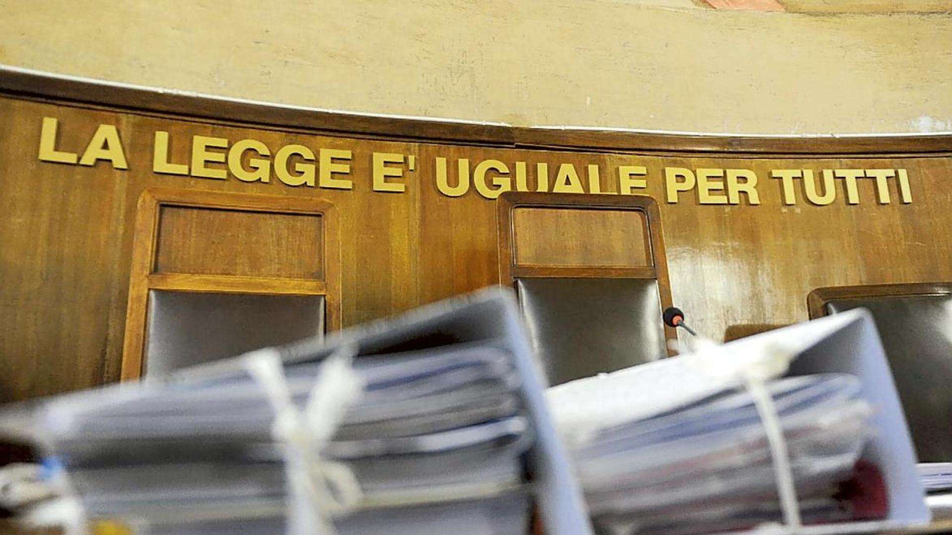 Milano, accusati di avere stuprato una 23enne in un hotel dopo la serata fuori: assolti tre giovani