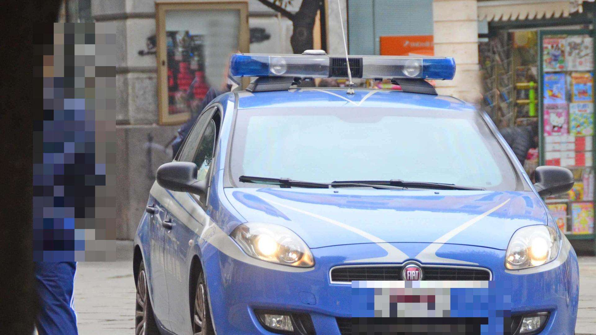 Roma, rapina a mano armata in tabaccheria: rubano incasso e prodotti per 52 mila euro. Si cercano due uomini