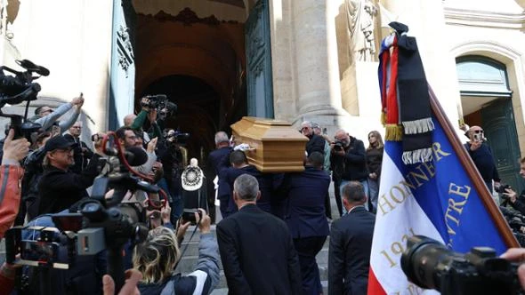 Fan e attori per l’addio a Claudia Cardinale. Ma il governo italiano non c’è
