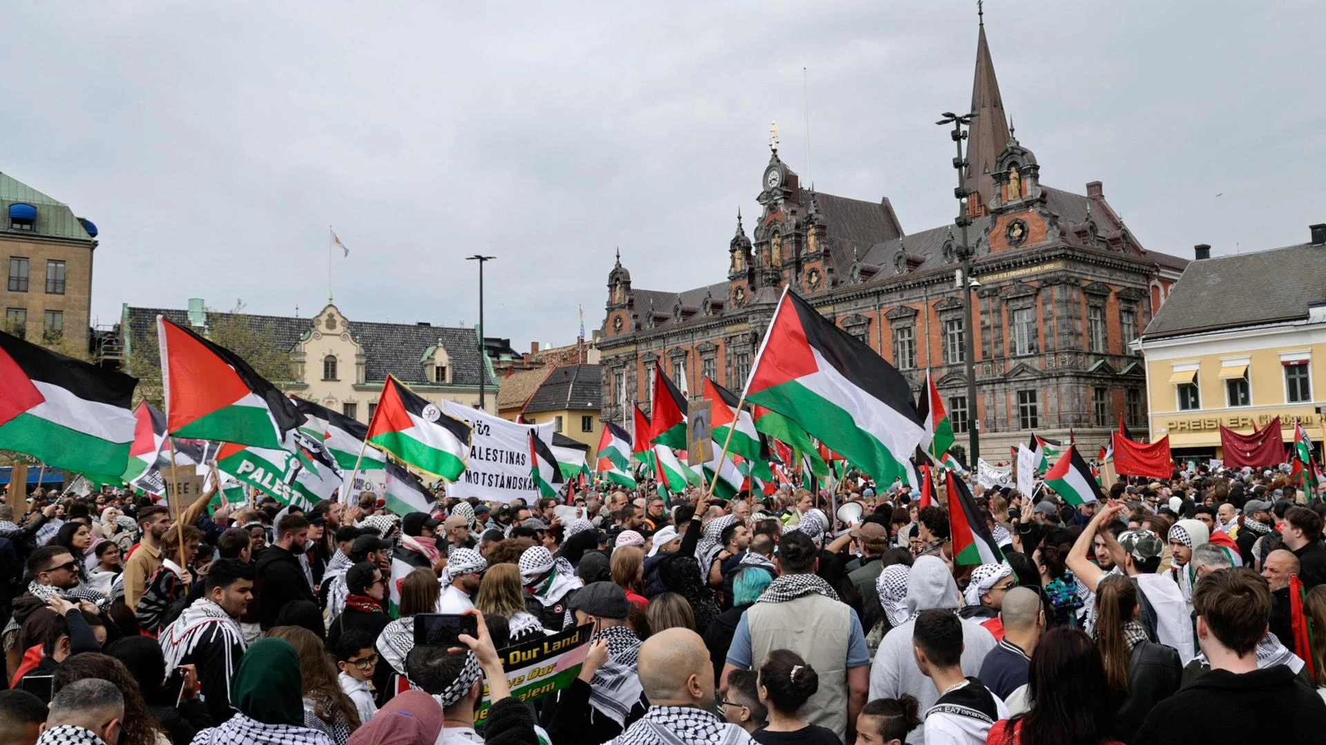 Eurovision, al via la protesta per Gaza a Malmo. In corteo migliaia di persone
