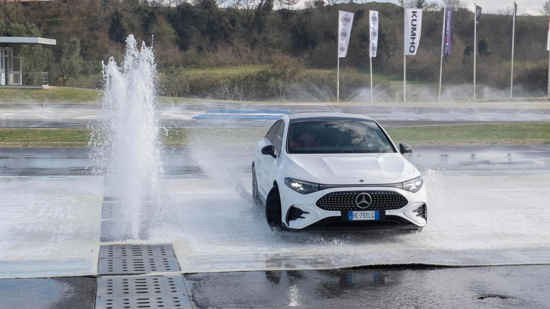 A scuola di guida sicura con Mercedes
