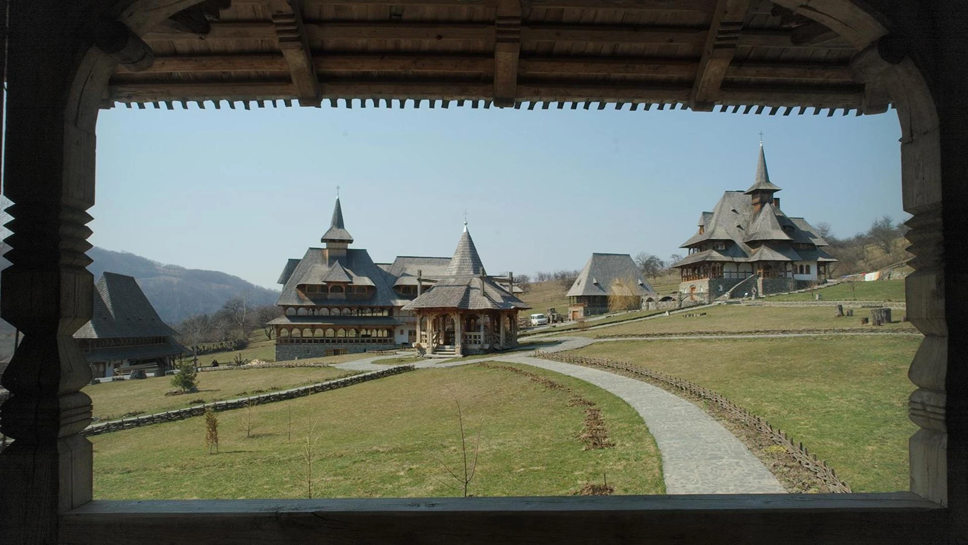 Maramures: il cimitero più allegro d’Europa, le chiese di legno più sperticate e il memoriale delle vittime del comunismo