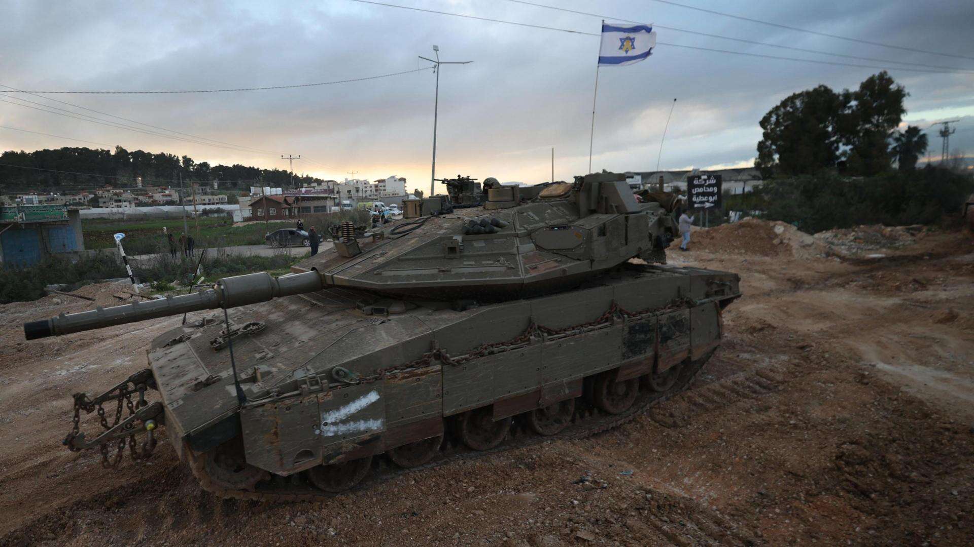 Netanyahu invia i tank in Cisgiordania e minaccia Hamas: “Pronto a riprendere la guerra a Gaza”