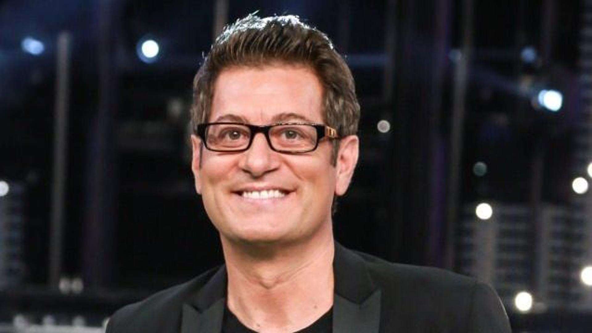 Enrico Papi torna su Italia 1 con il game show “Tilt”. La sfida finale fa il verso a Sarabanda