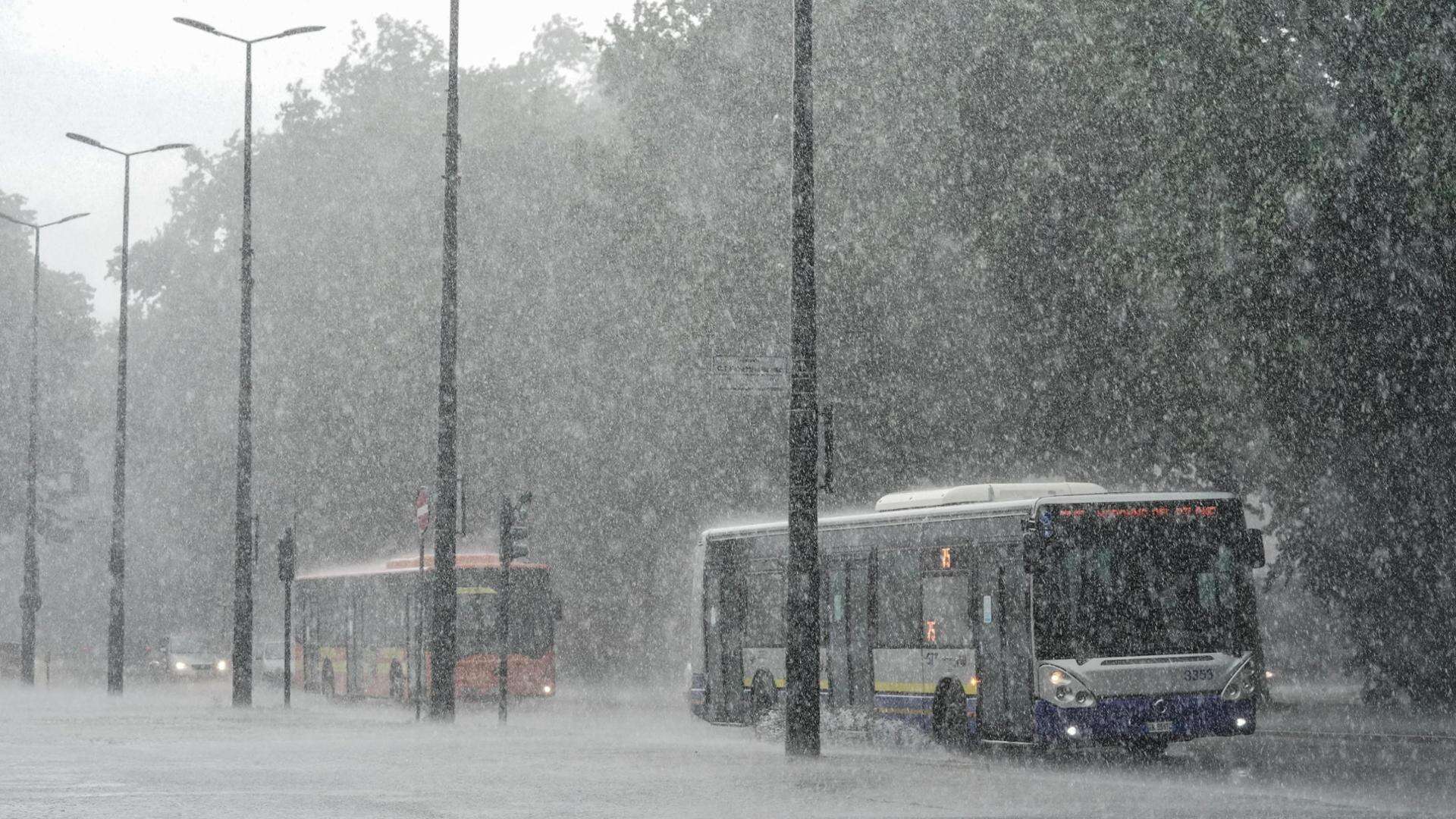 Allerta maltempo in 9 regioni: torna il ciclone con un carico di nubifragi e grandine