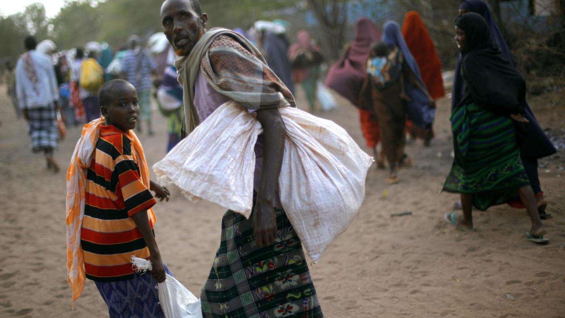 Il prezzo delle crisi climatica: 60.000 persone al giorno fuggono da siccità e alluvioni