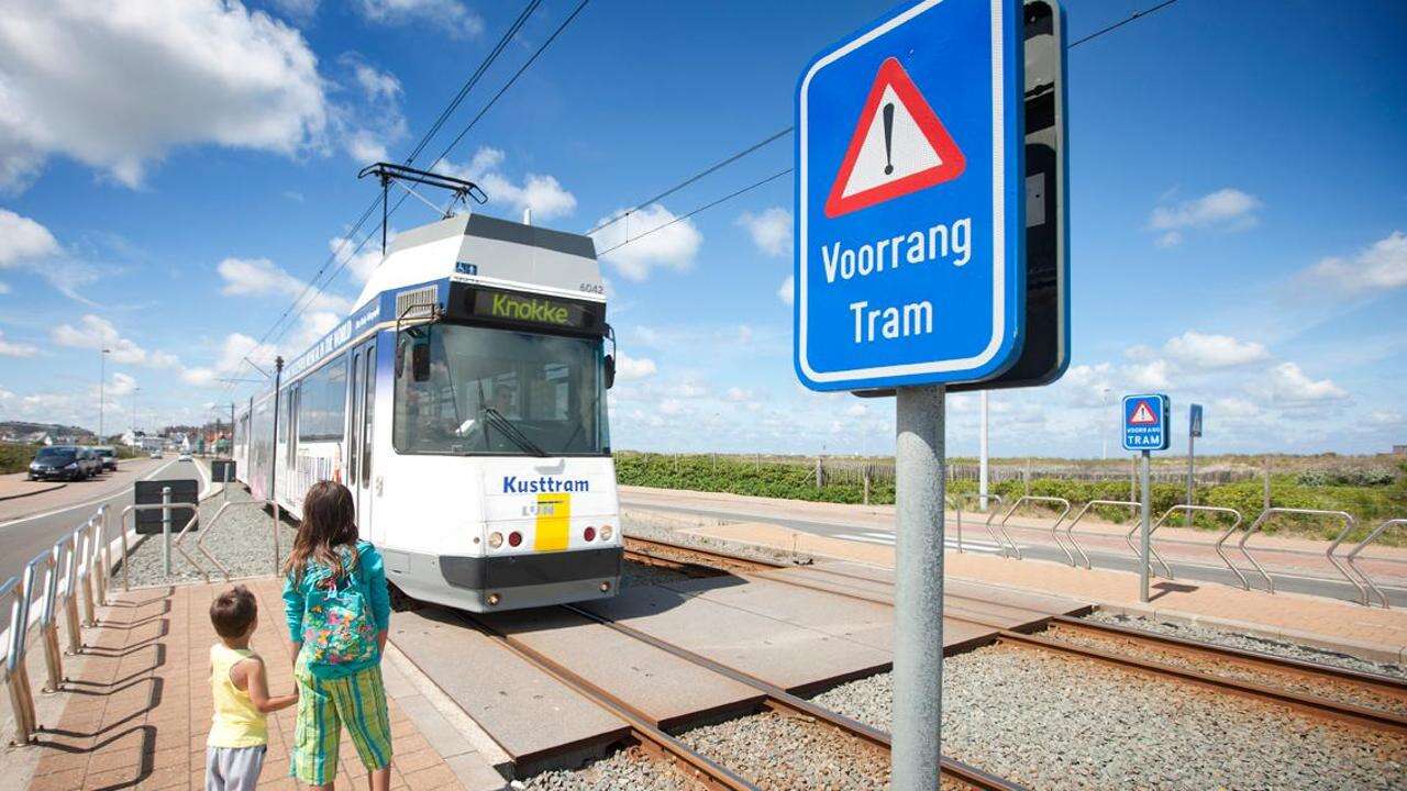 Lungo la costa delle Fiandre a bordo della linea di tram più lunga del mondo