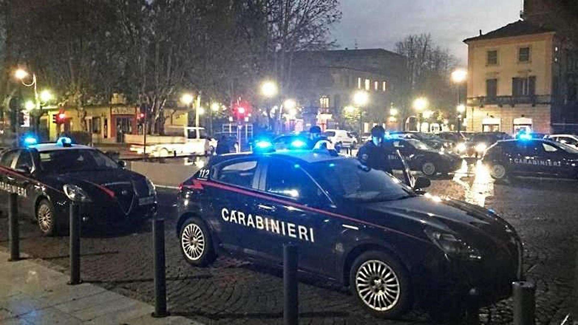 Busto Arsizio, polizia accerchiata e minacciata da quaranta persone: insulti anche contro governo e Italia