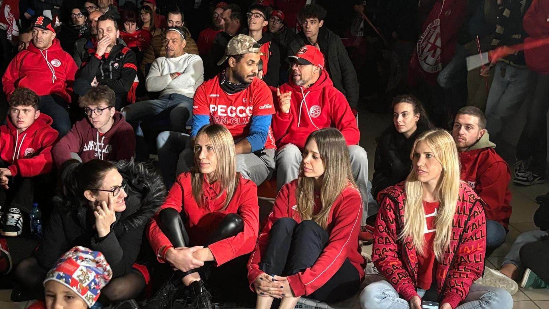 La delusione dei tifosi di Pecco al Fan Club di Chivasso, ma lui resta il loro vero campione