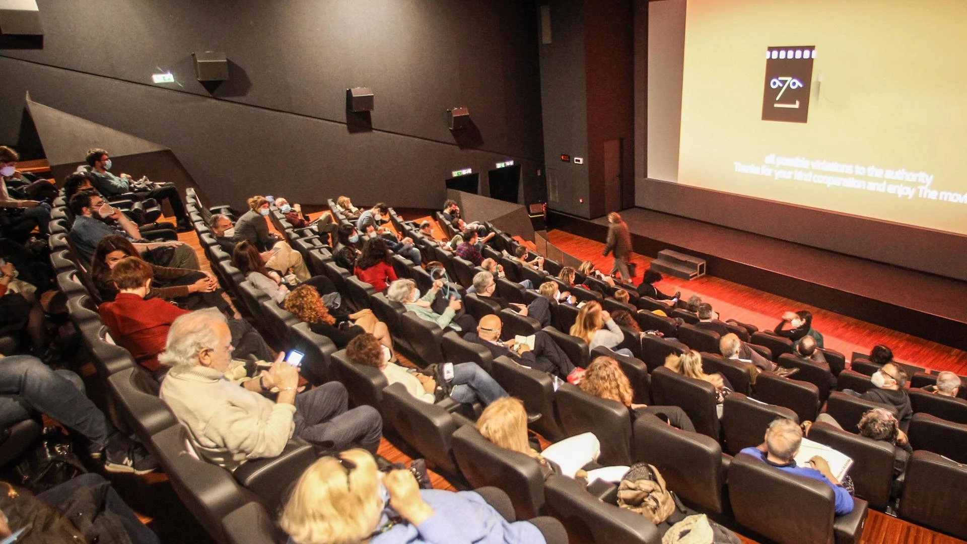 Sale cinematografiche, cresce l’allarme: “Senza aiuti ne spariranno settecento”