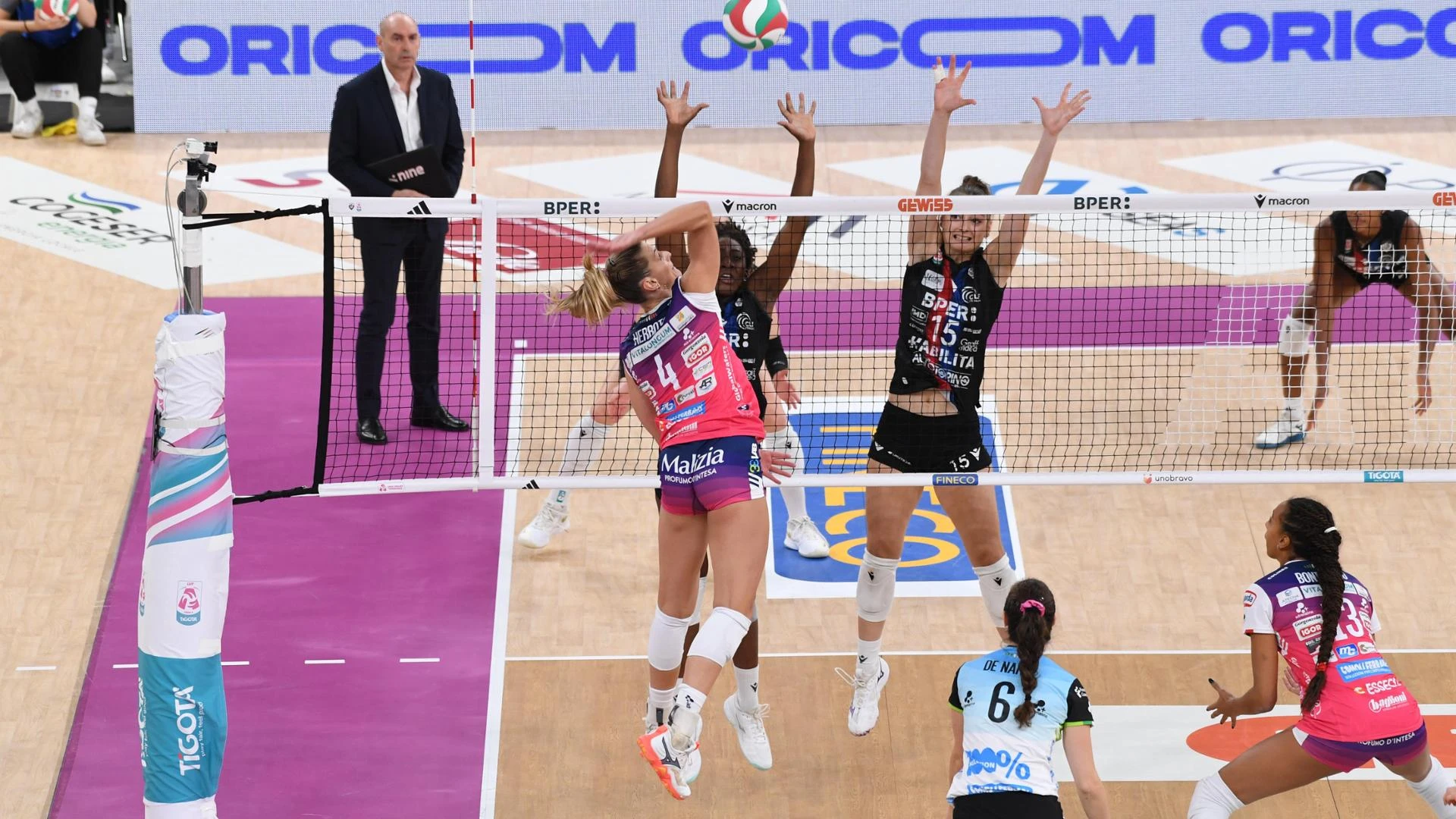 Volley femminile, la Igor Novara va sotto poi rimonta e vince al tie break a Bergamo