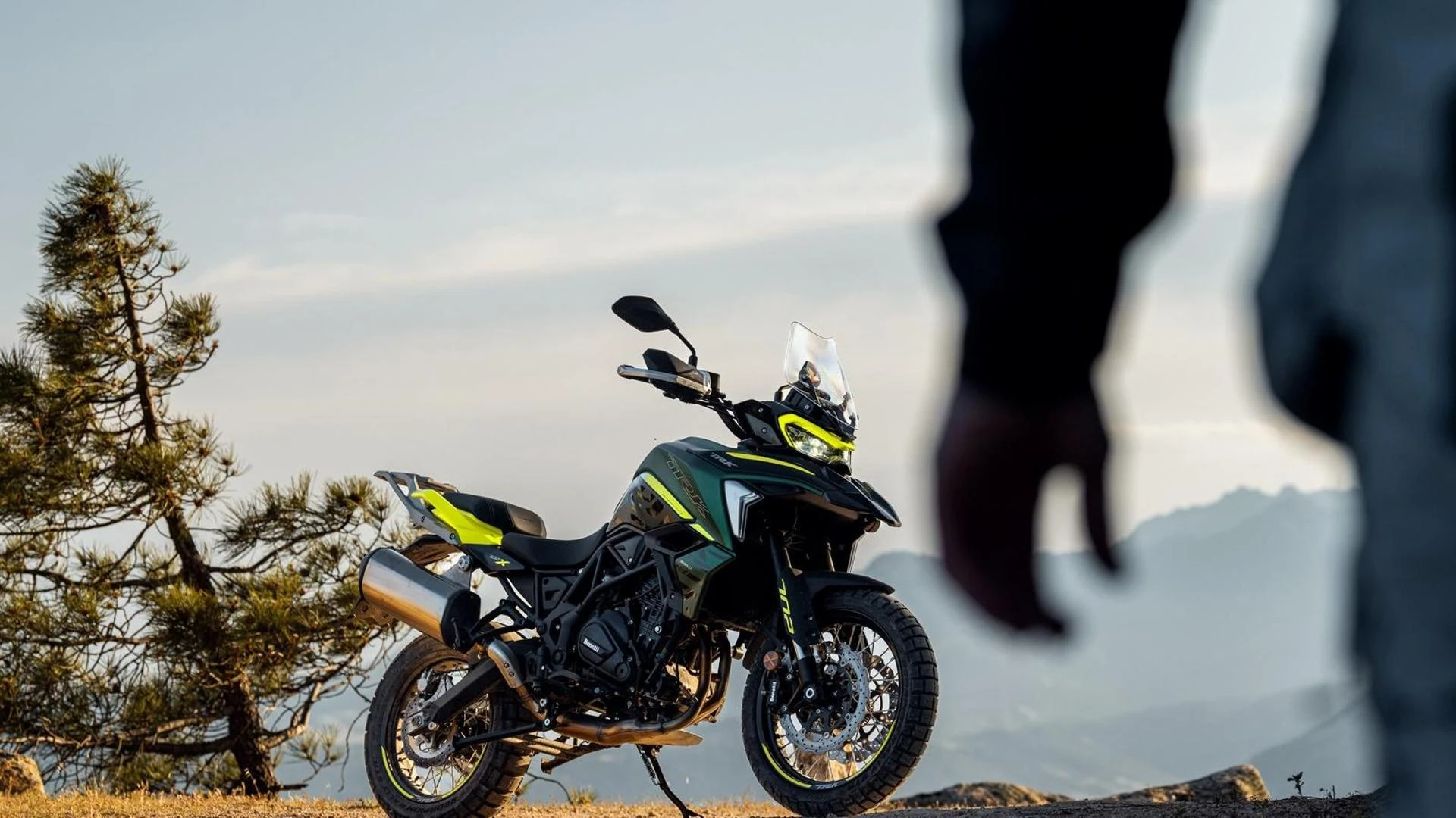 Benelli TRK 702, la moto più venduta in Italia si aggiorna per l'estate