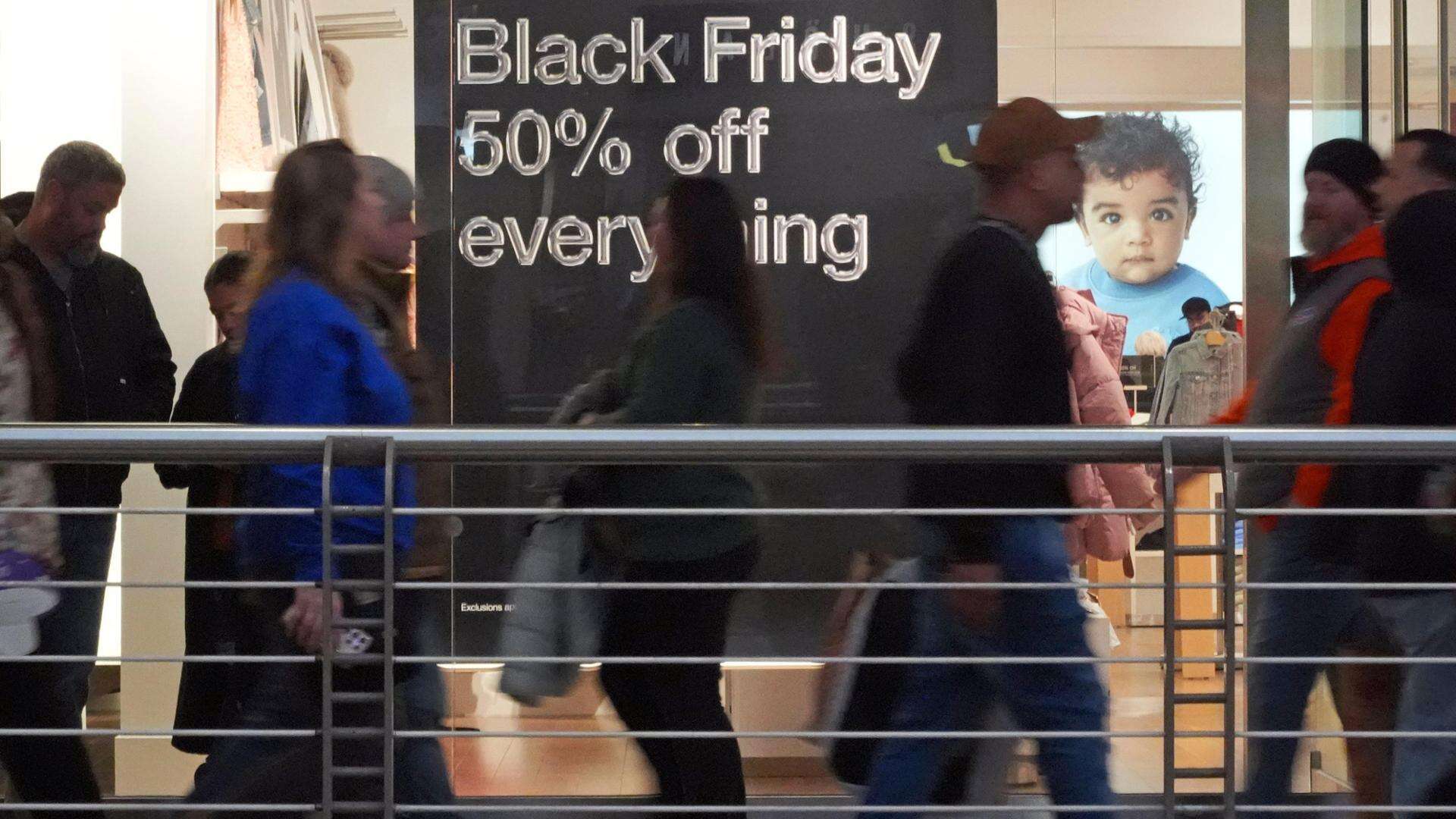 L’intelligenza artificiale irrompe nello shopping, in Usa Black Friday record: spesi online 10,8 miliardi, fino a lunedì saranno oltre 40