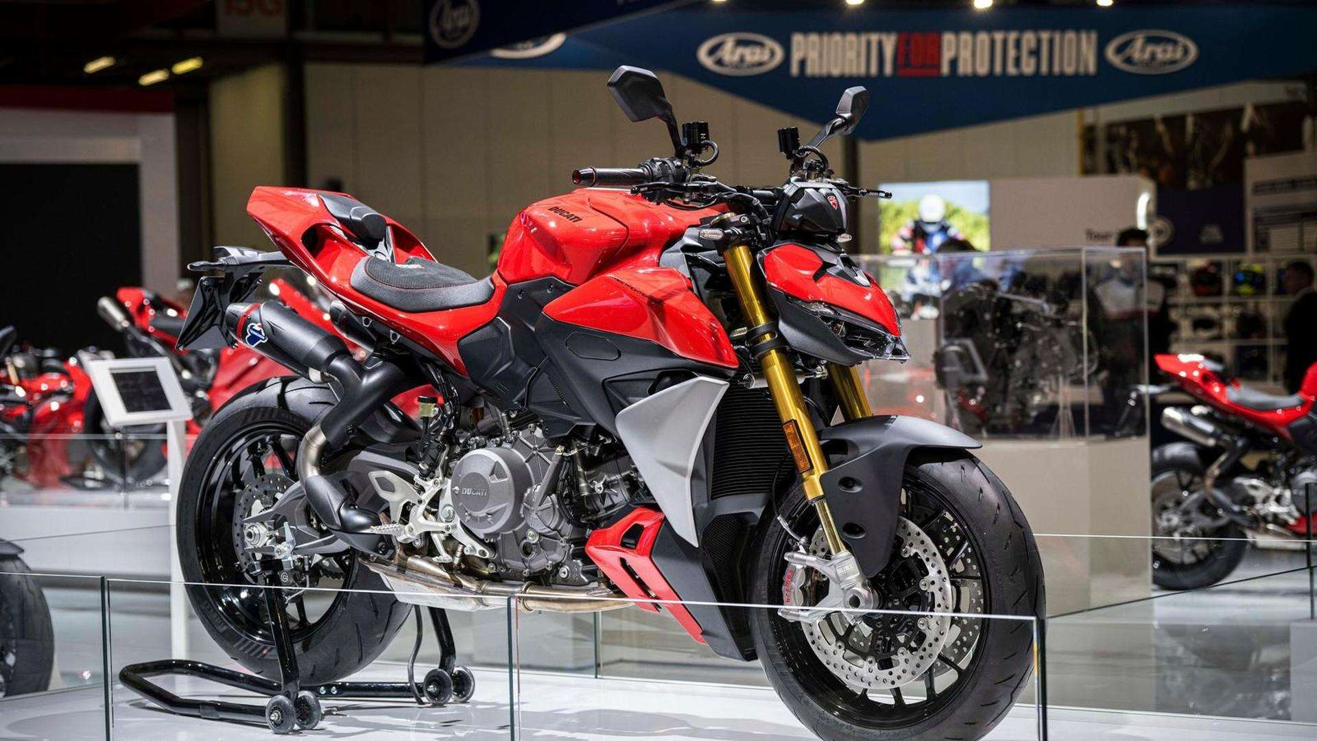 Eicma 2024, Ducati inaugura il bicilindrico senza Desmo su Panigale e Streetfighter