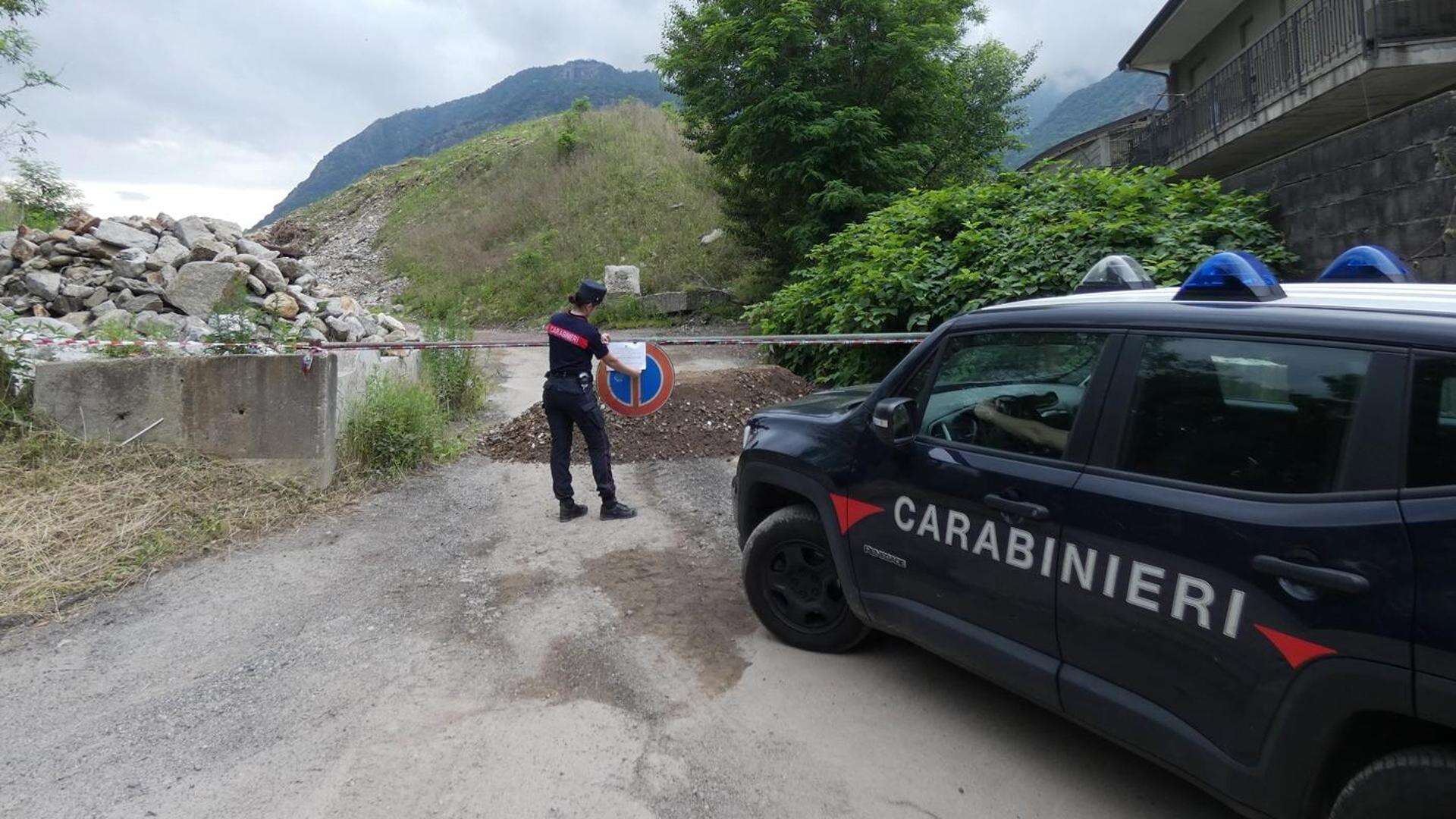 Castellammare di Stabia, avevano bombe, droga, ma anche tartarughe e cerbiatti in casa: tre arresti e due denunce nel Napoletano