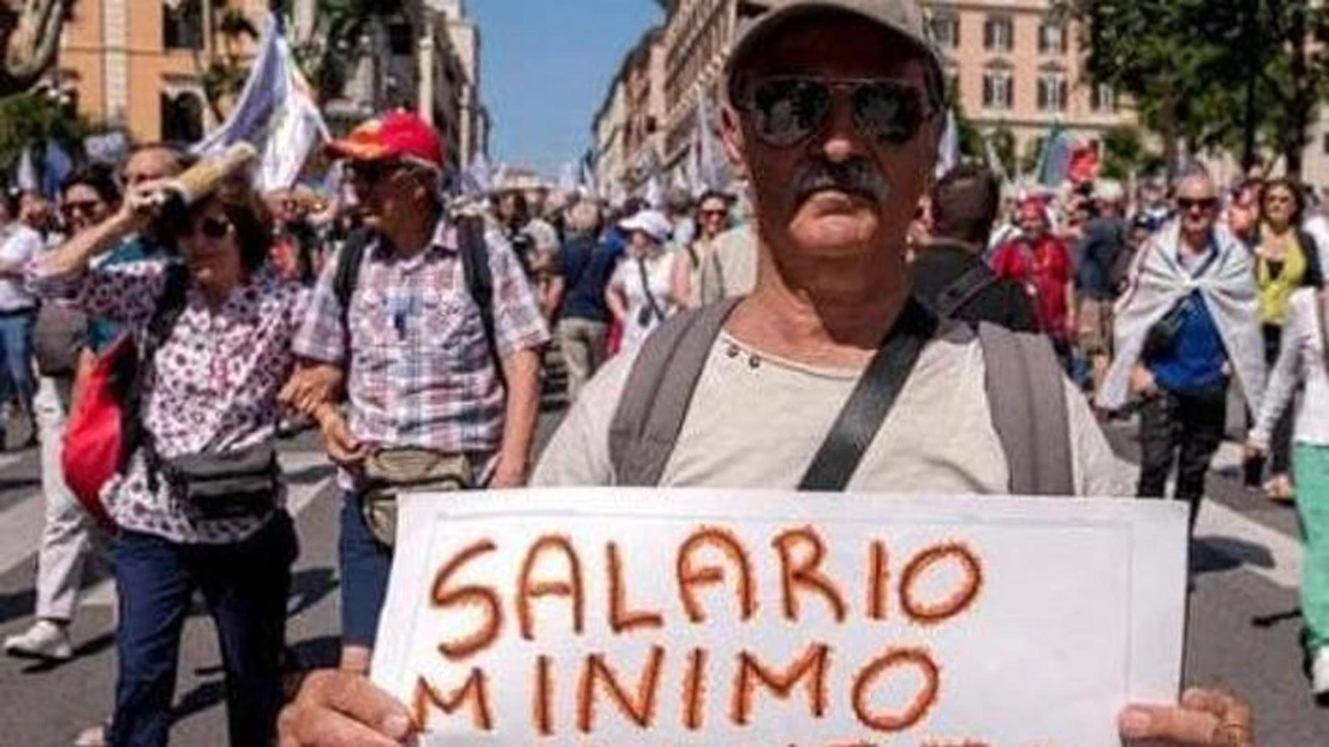 Salario minimo, il governo impugna la legge della Regione Toscana. Schlein: “Scandaloso”