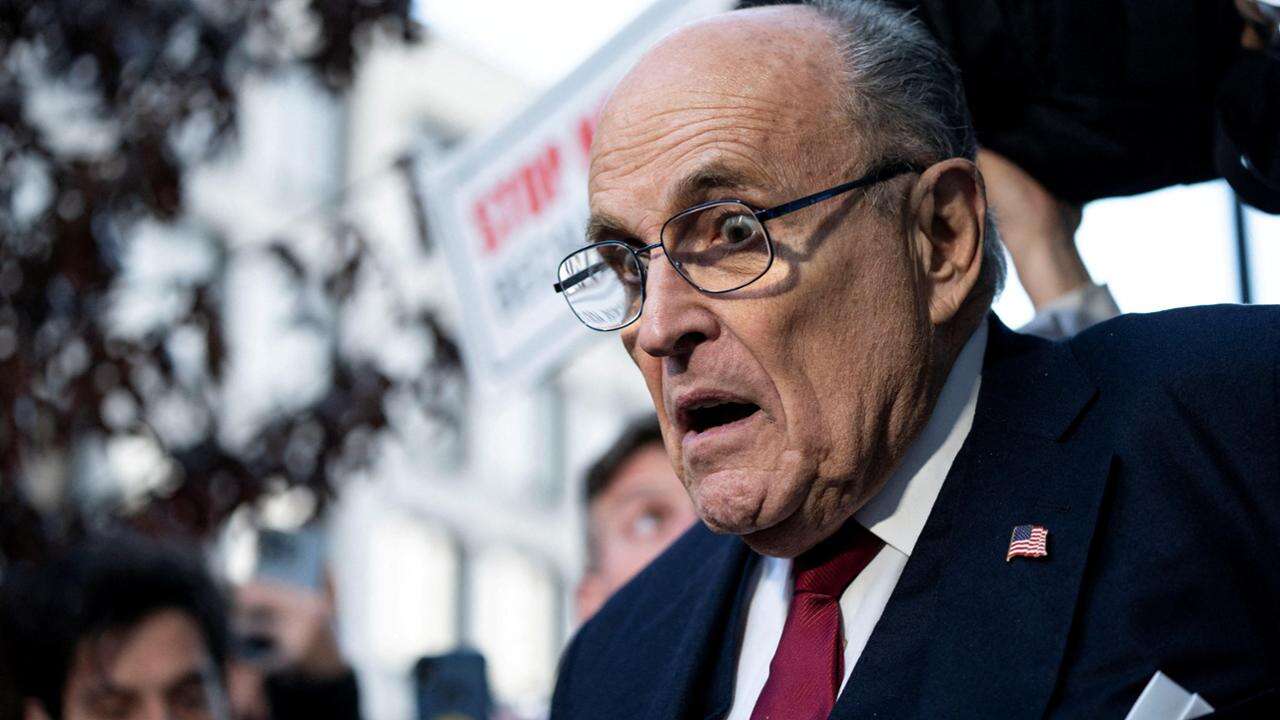 Usa: Rudy Giuliani, ex avvocato di Trump, condannato a pagare 148 milioni per false accuse sulla raccolta di voti in Georgia