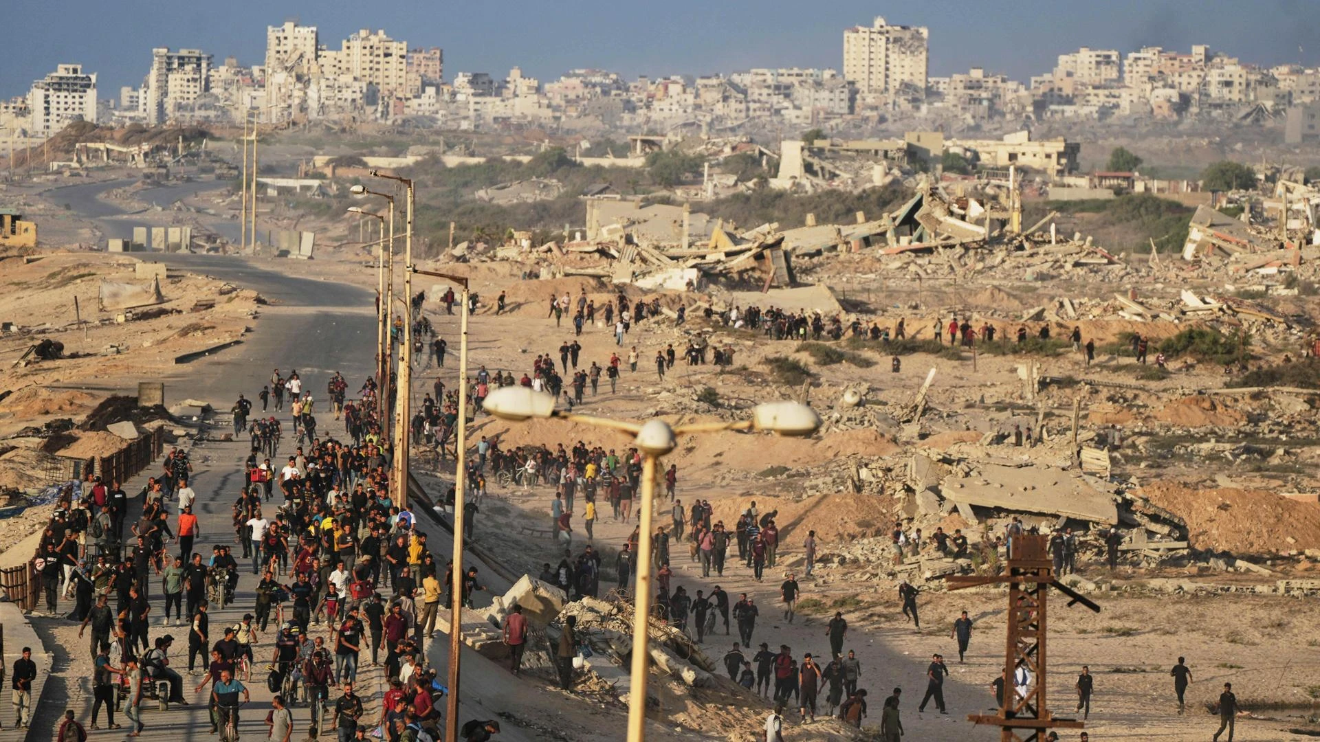 Firmato l’accordo su Gaza. Trump: «Ostaggi liberi da lunedì» ed è pronto a volare in Egitto