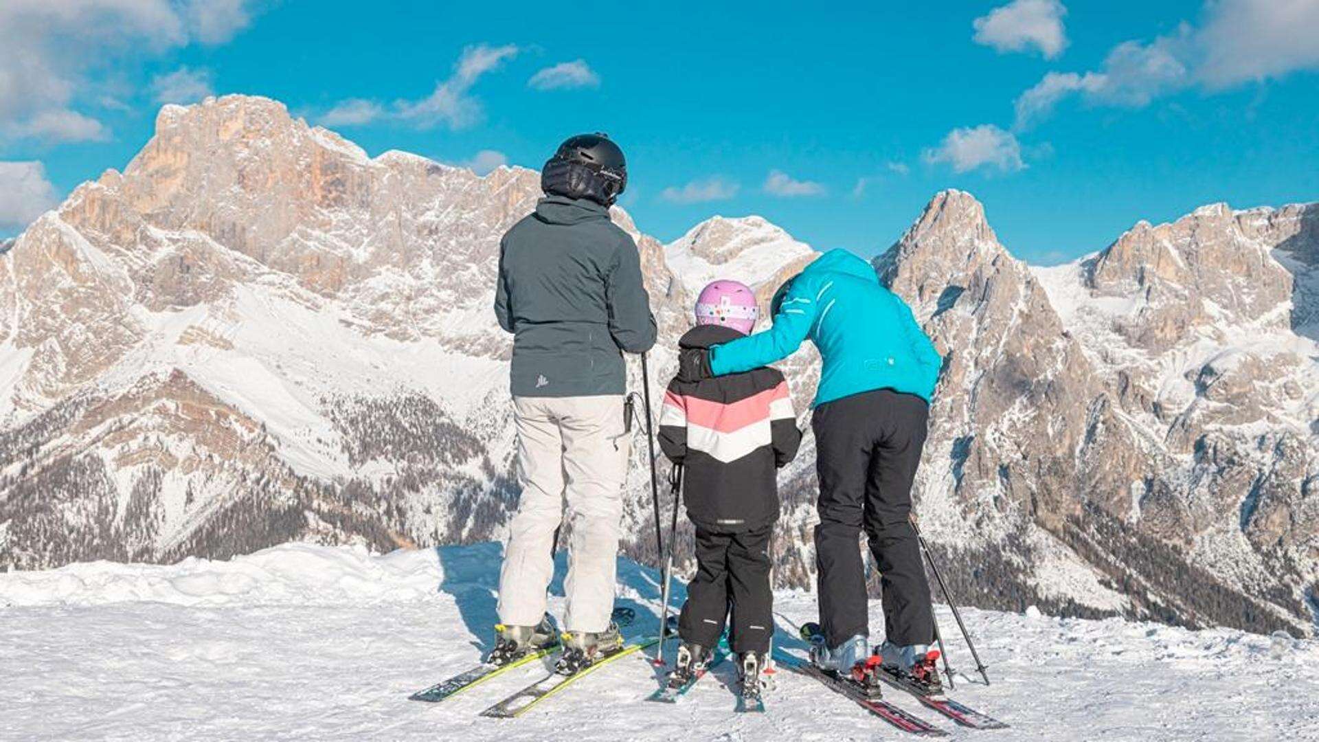 Addio settimana bianca: il caro-sci spinge le famiglie al “mordi e fuggi”