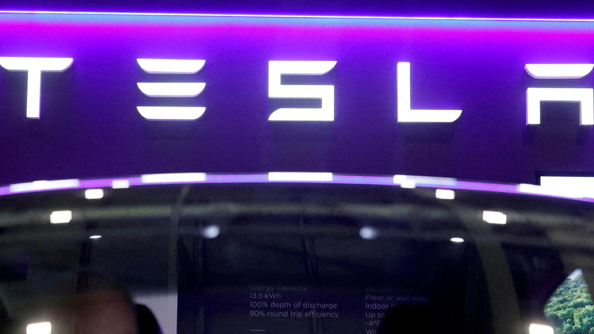 Altro problema per Trump: crisi Tesla obbliga Panasonic a ridurre la produzione di batterie in Usa
