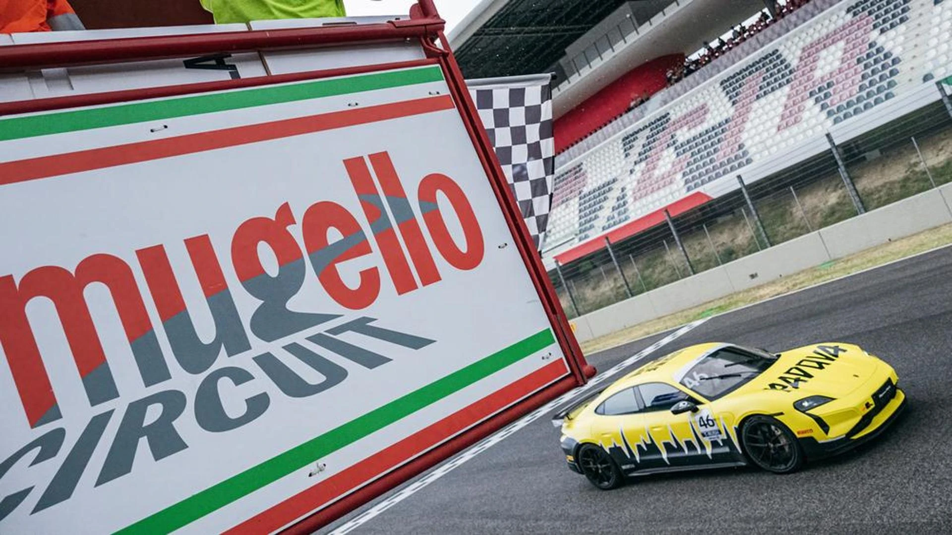 La Porsche Taycan Rush infiamma il Mugello
