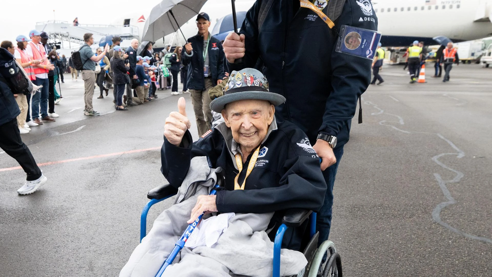 Ritorno a Omaha Beach. Viaggio in Normandia con i veterani ultra-centenari del D-Day a 81 anni dall’Operazione Overlord