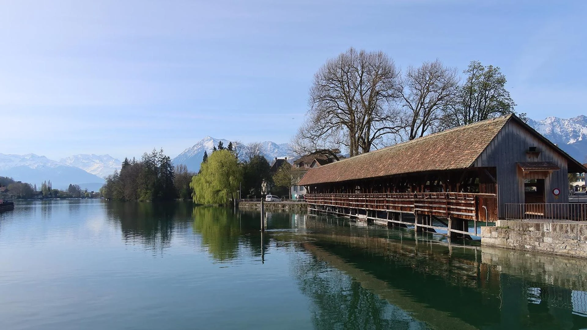 Surfing Thun tra castelli, trenini verdi e battelli panoramici