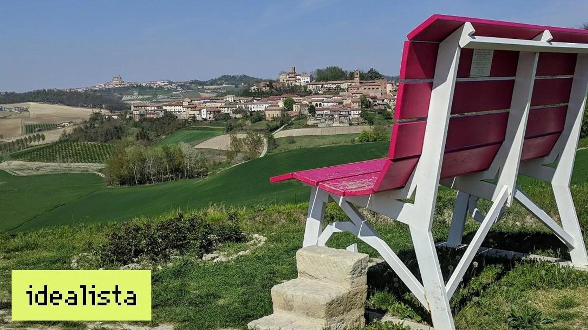 Scopri le panchine giganti in Piemonte: un modo diverso di guardare il paesaggio