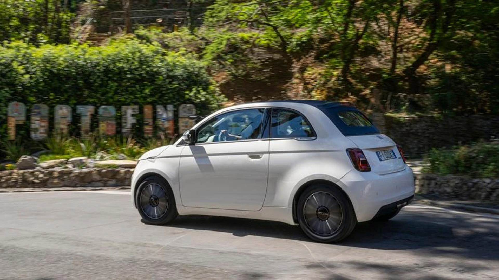 Fiat 500 Dolcevita: l’icona italiana si veste di eleganza estiva