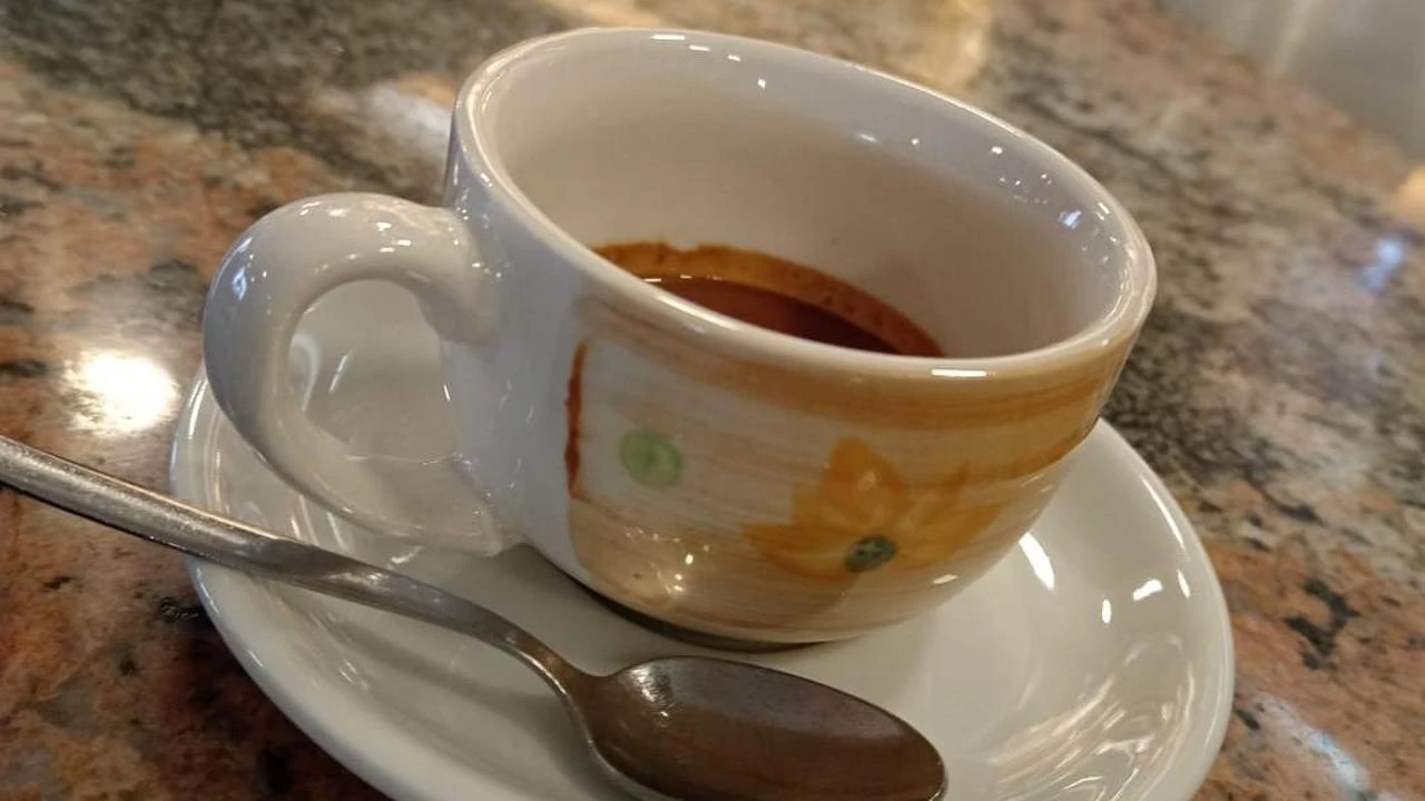 Caffè a 50 centesimi se porti la tazzina. L’iniziativa anti-spreco di un bar in Molise